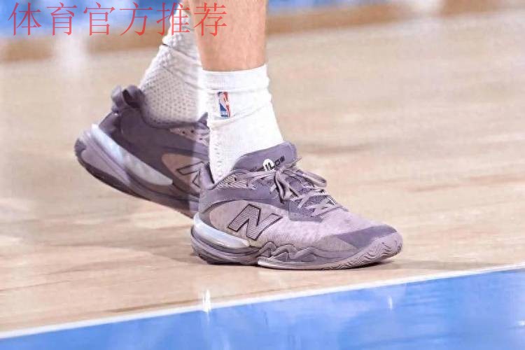 生涯之夜!弗拉格穿着深蓝Hesi Low v2,砍下42分7篮板6助攻 生涯之夜!弗拉格穿着深蓝Hesi Low v2,砍下42分7篮板6助攻